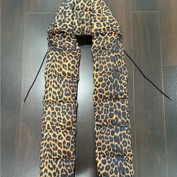 Leopard Print Puffer Scarf - Picture 1 of 6